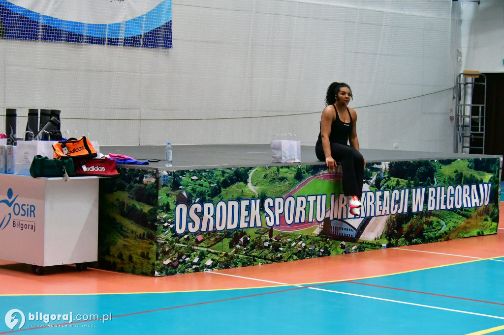 Sportowa energia i kobieca siła. Tak biłgorajanki świętowały w OSiR
