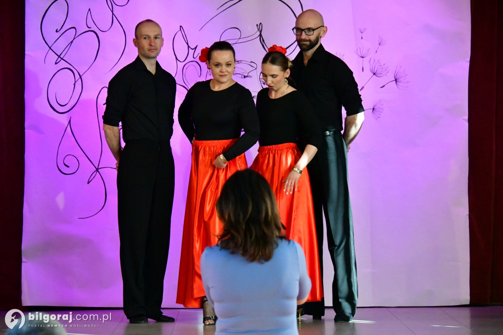 Retro rytmy i taneczna pasja: Dzień Kobiet we Frampolu pełen niespodzianek