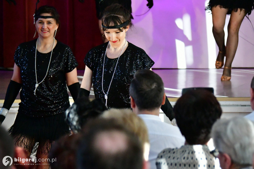 Retro rytmy i taneczna pasja: Dzień Kobiet we Frampolu pełen niespodzianek