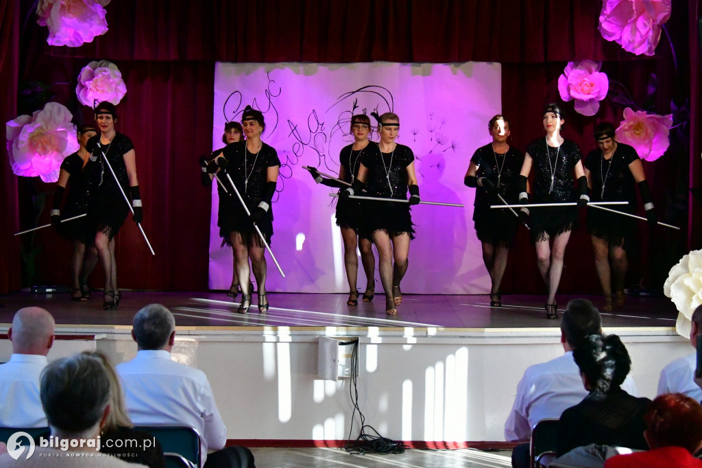 Retro rytmy i taneczna pasja: Dzień Kobiet we Frampolu pełen niespodzianek