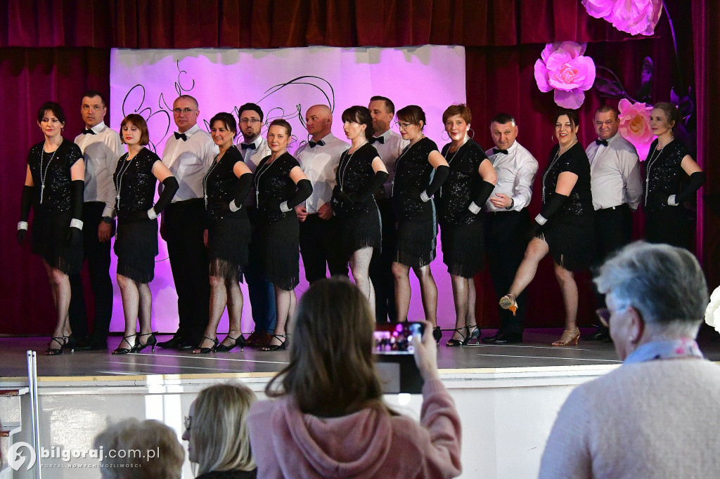 Retro rytmy i taneczna pasja: Dzień Kobiet we Frampolu pełen niespodzianek