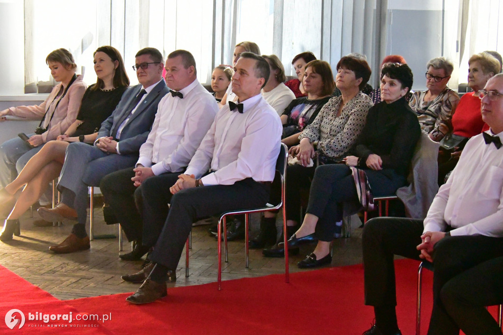 Retro rytmy i taneczna pasja: Dzień Kobiet we Frampolu pełen niespodzianek