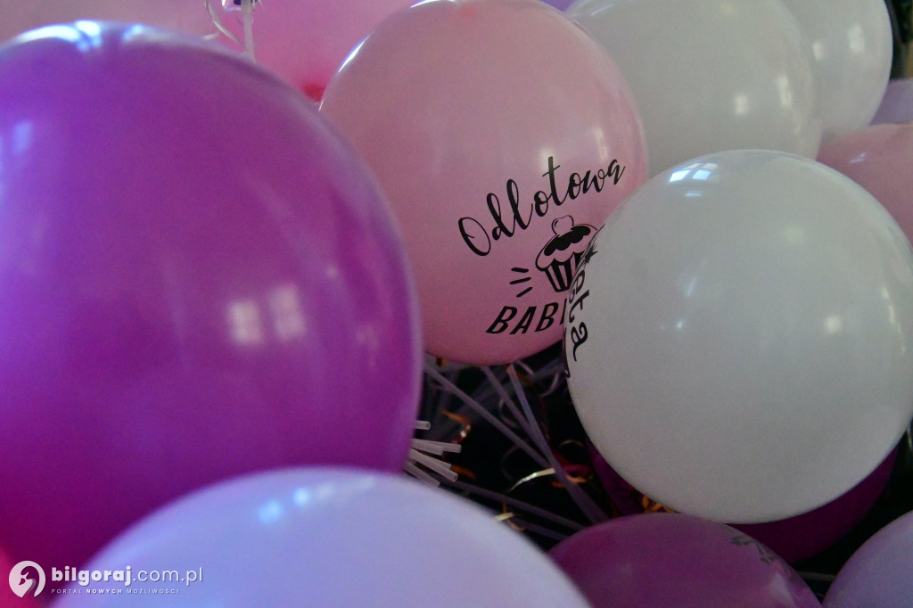 Retro rytmy i taneczna pasja: Dzień Kobiet we Frampolu pełen niespodzianek