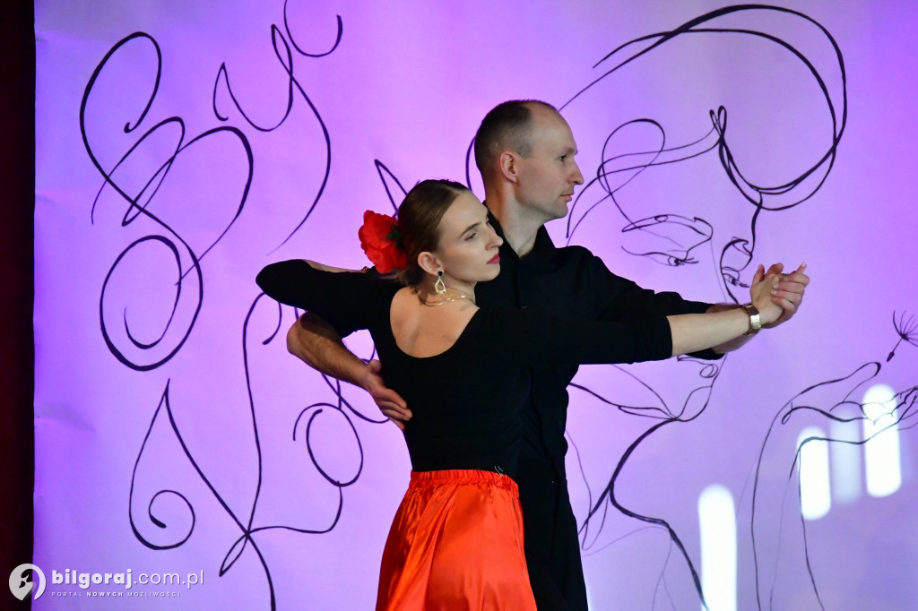 Retro rytmy i taneczna pasja: Dzień Kobiet we Frampolu pełen niespodzianek