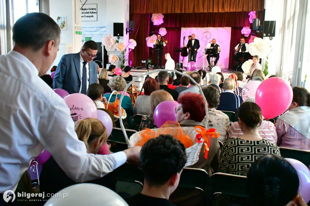 Retro rytmy i taneczna pasja: Dzień Kobiet we Frampolu pełen niespodzianek