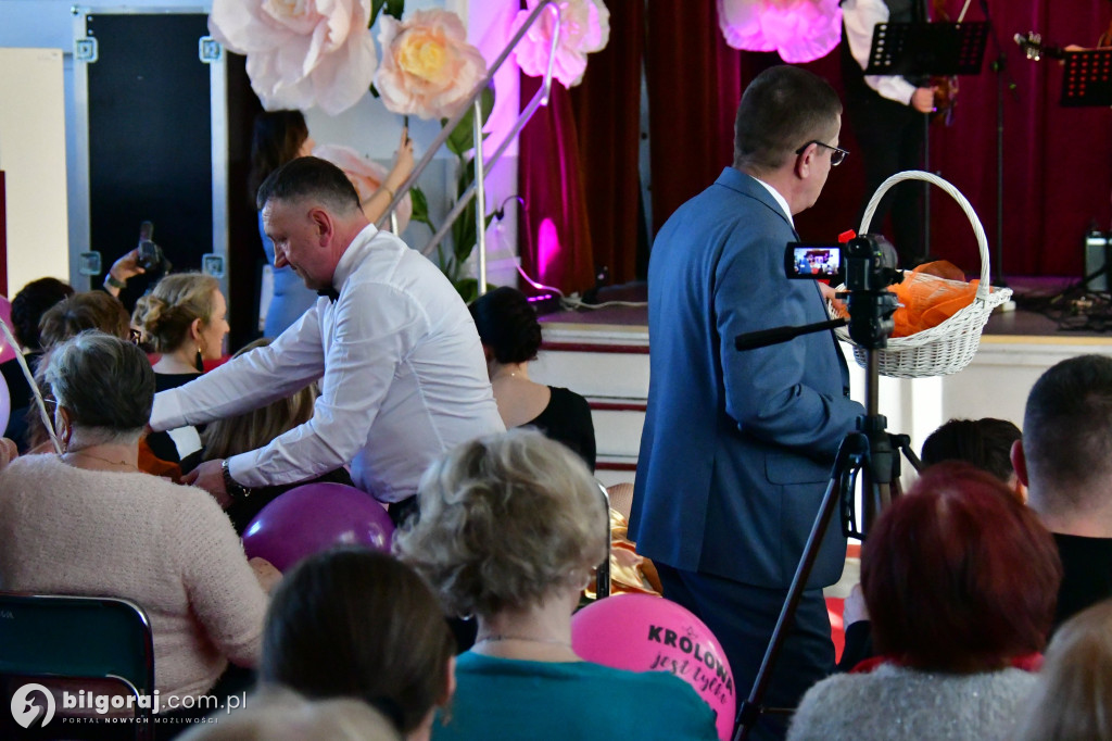 Retro rytmy i taneczna pasja: Dzień Kobiet we Frampolu pełen niespodzianek