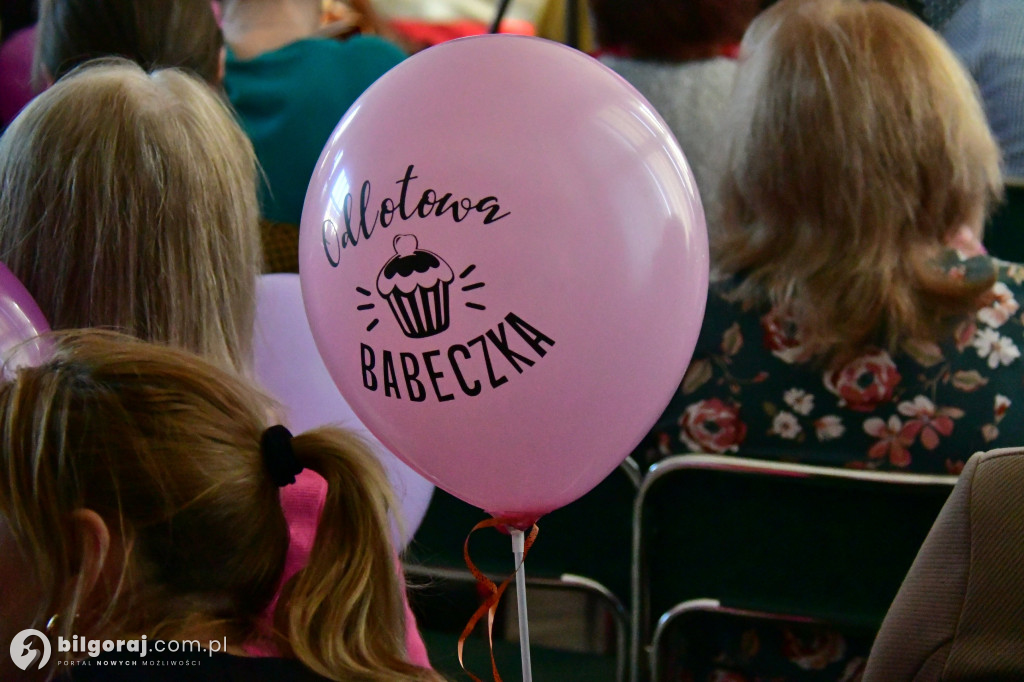 Retro rytmy i taneczna pasja: Dzień Kobiet we Frampolu pełen niespodzianek