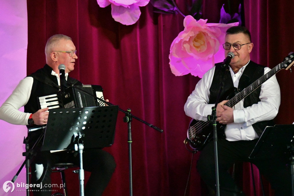 Retro rytmy i taneczna pasja: Dzień Kobiet we Frampolu pełen niespodzianek