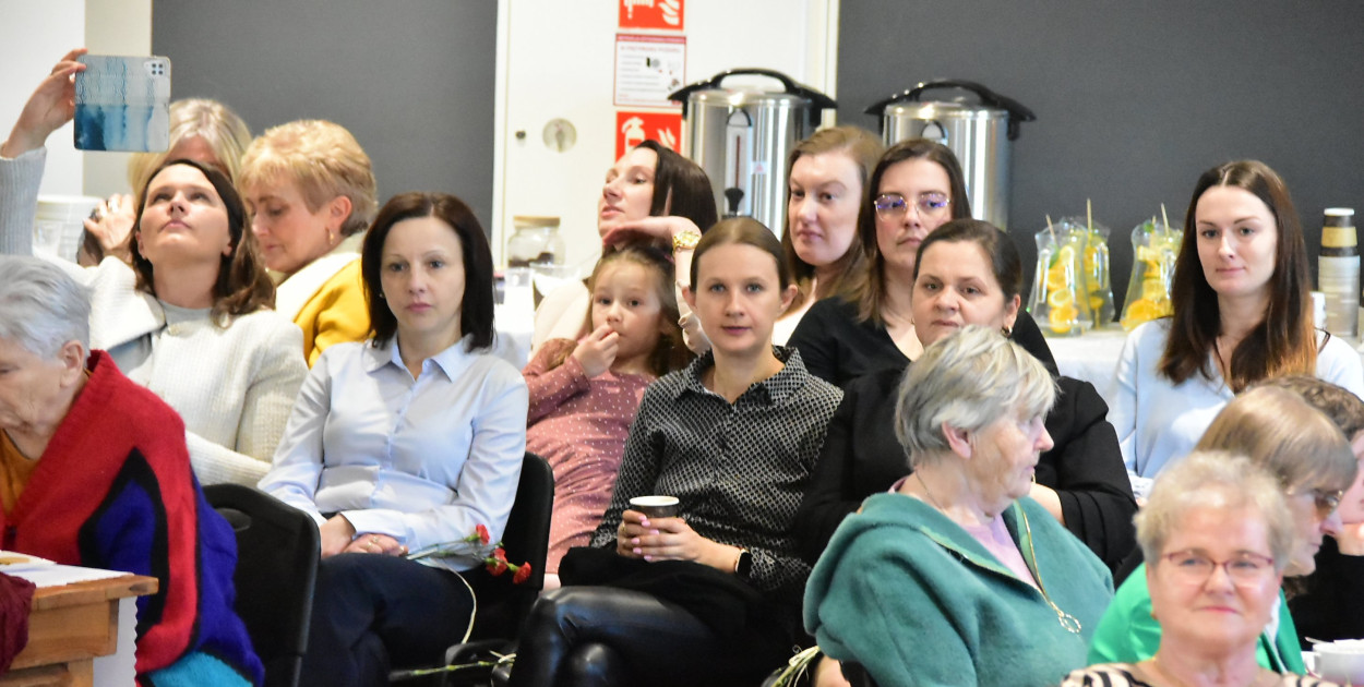 Biszcza w ukłonie dla Pań. Wyjątkowe świętowanie w GOSiR