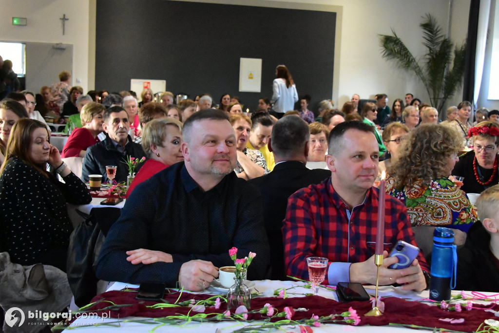 Biszcza w ukłonie dla Pań. Wyjątkowe świętowanie w GOSiR
