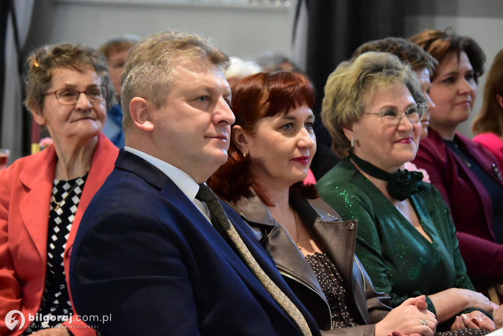 Biszcza w ukłonie dla Pań. Wyjątkowe świętowanie w GOSiR