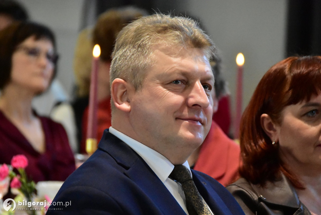 Biszcza w ukłonie dla Pań. Wyjątkowe świętowanie w GOSiR