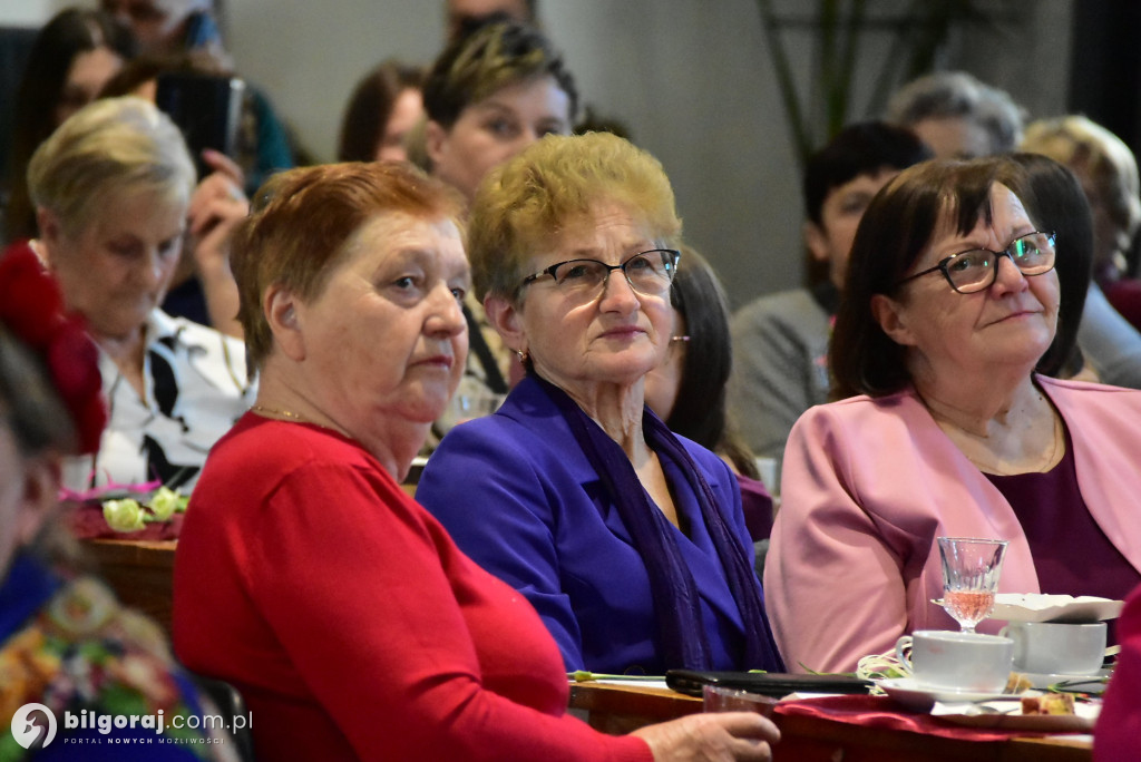Biszcza w ukłonie dla Pań. Wyjątkowe świętowanie w GOSiR