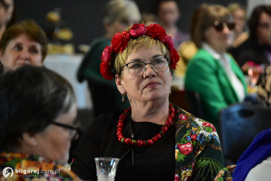 Biszcza w ukłonie dla Pań. Wyjątkowe świętowanie w GOSiR