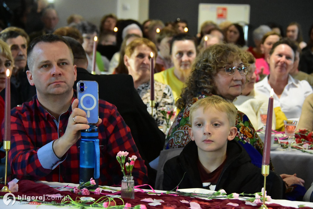 Biszcza w ukłonie dla Pań. Wyjątkowe świętowanie w GOSiR