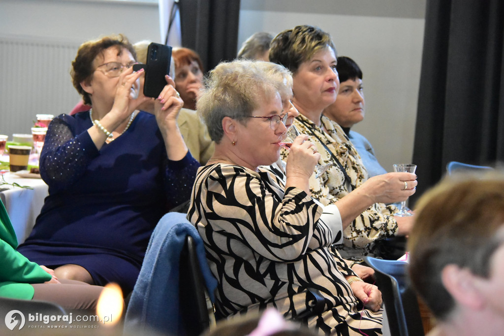 Biszcza w ukłonie dla Pań. Wyjątkowe świętowanie w GOSiR