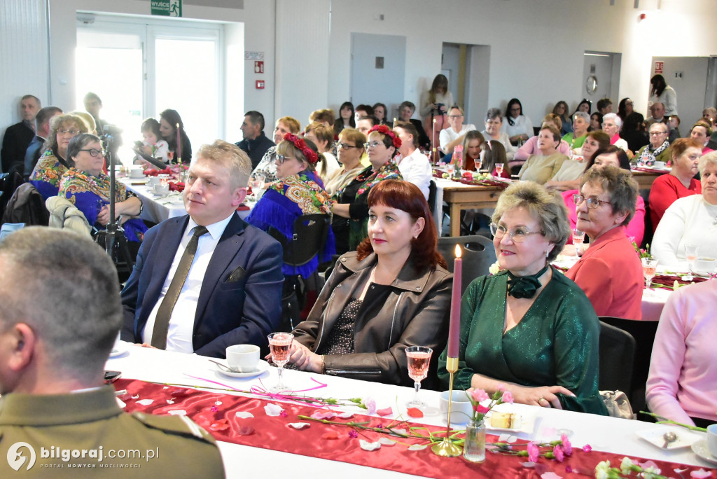 Biszcza w ukłonie dla Pań. Wyjątkowe świętowanie w GOSiR