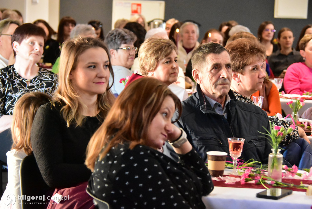Biszcza w ukłonie dla Pań. Wyjątkowe świętowanie w GOSiR