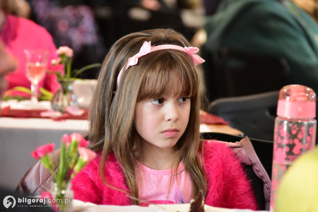 Biszcza w ukłonie dla Pań. Wyjątkowe świętowanie w GOSiR