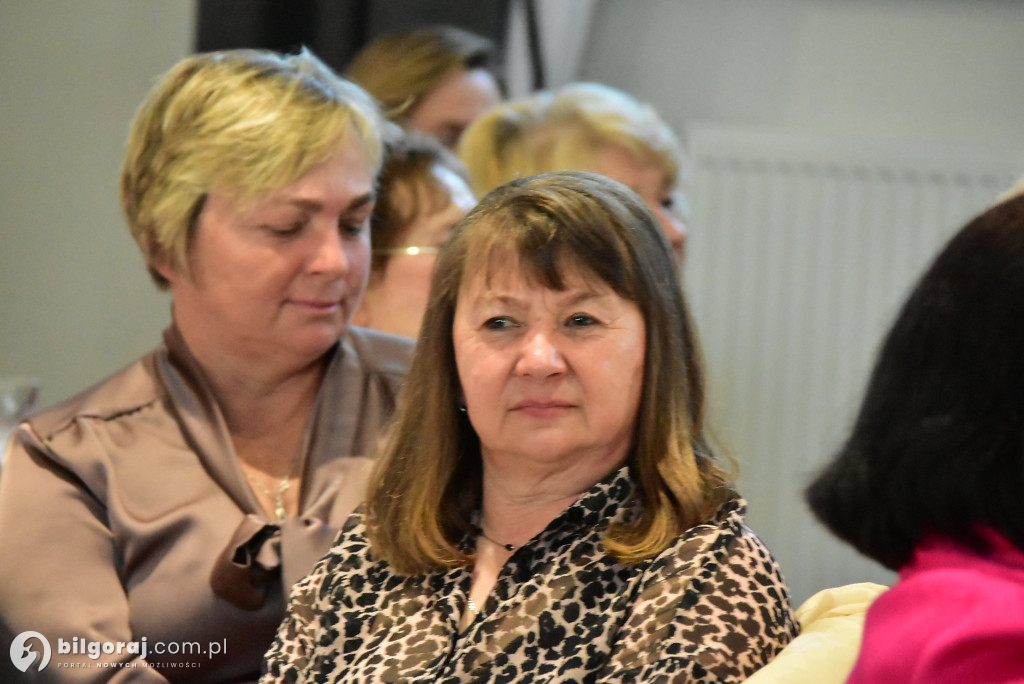 Biszcza w ukłonie dla Pań. Wyjątkowe świętowanie w GOSiR