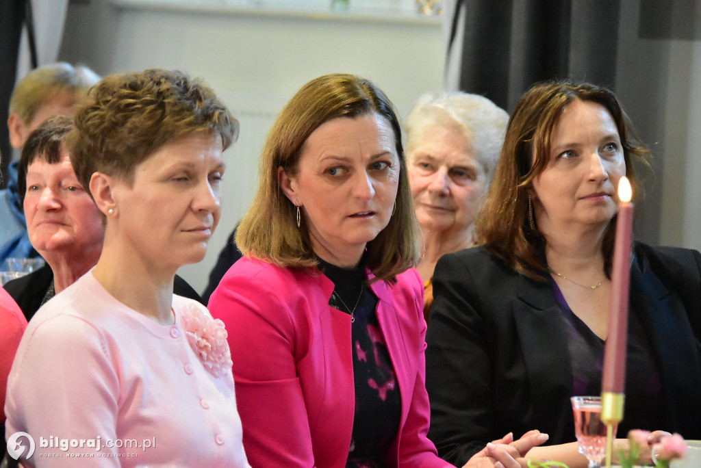 Biszcza w ukłonie dla Pań. Wyjątkowe świętowanie w GOSiR