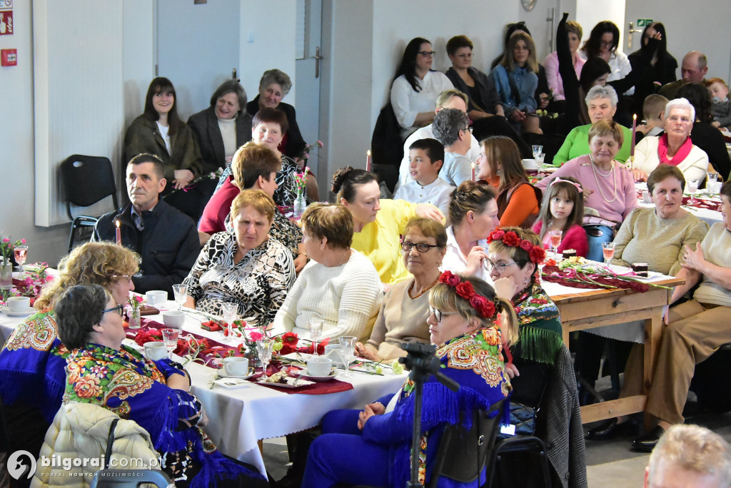 Biszcza w ukłonie dla Pań. Wyjątkowe świętowanie w GOSiR