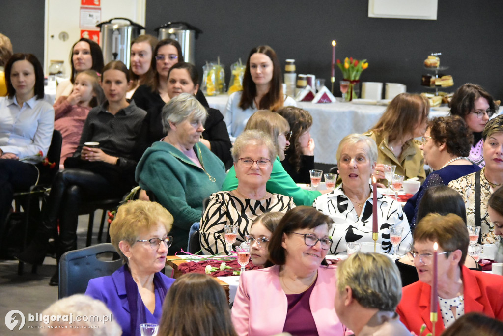 Biszcza w ukłonie dla Pań. Wyjątkowe świętowanie w GOSiR