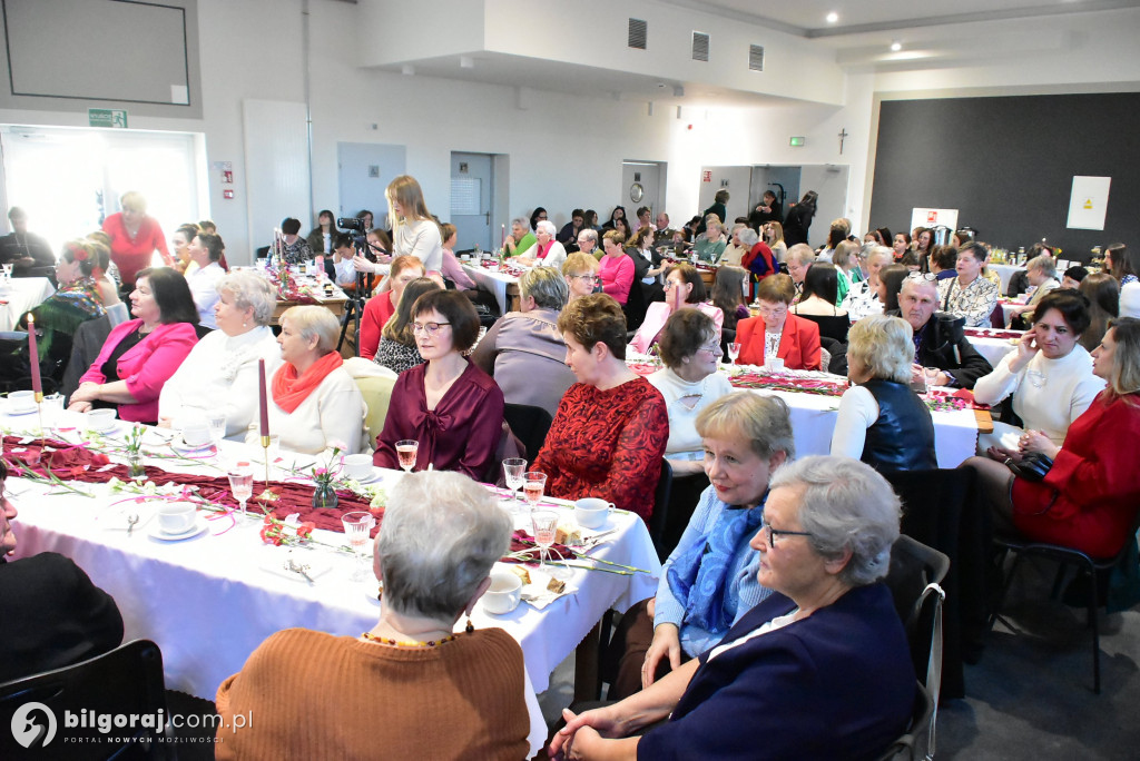 Biszcza w ukłonie dla Pań. Wyjątkowe świętowanie w GOSiR