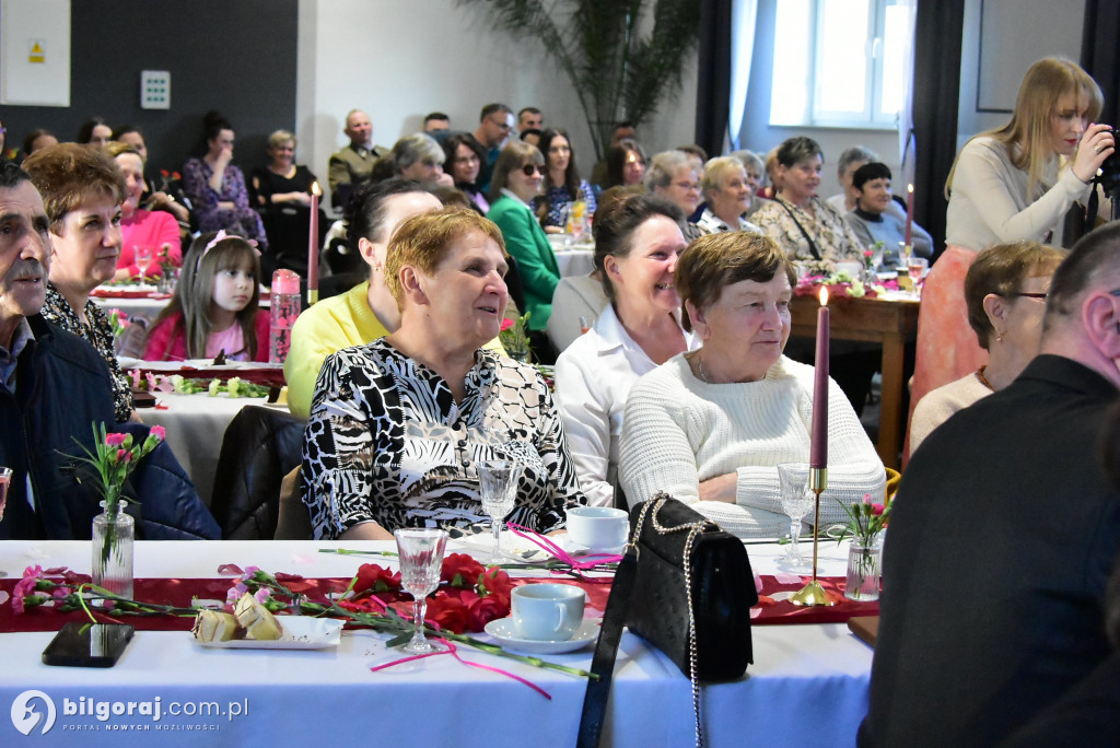 Biszcza w ukłonie dla Pań. Wyjątkowe świętowanie w GOSiR