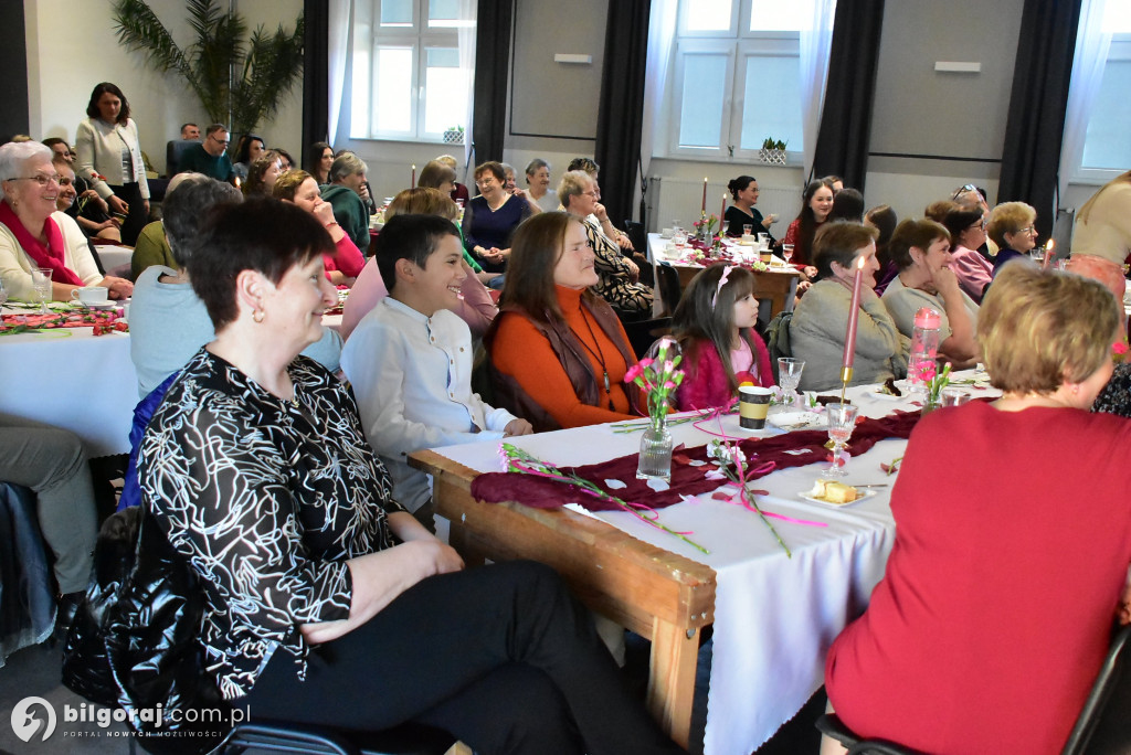 Biszcza w ukłonie dla Pań. Wyjątkowe świętowanie w GOSiR