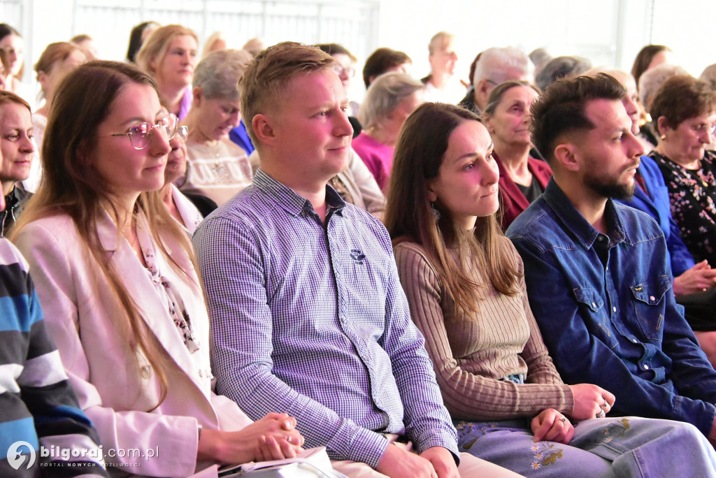 Wielka premiera w Potoku Górnym. Gminny Dzień Kobiet w nowej hali