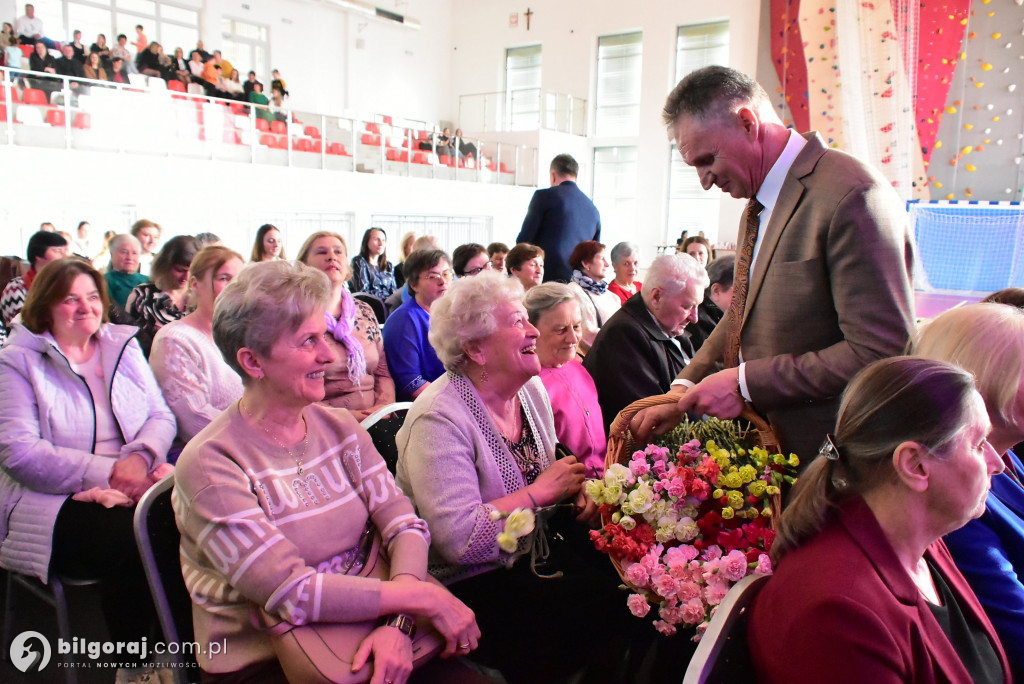 Wielka premiera w Potoku Górnym. Gminny Dzień Kobiet w nowej hali