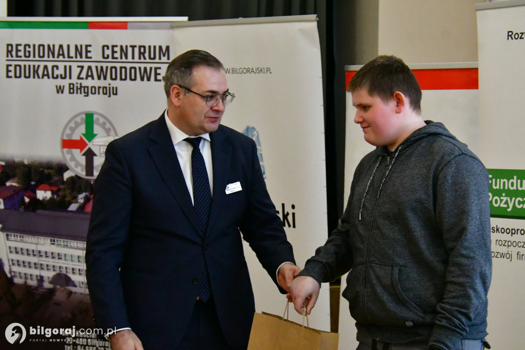 Architekci cyfrowej przyszłości. Relacja z finału powiatowych zmagań informatyczny