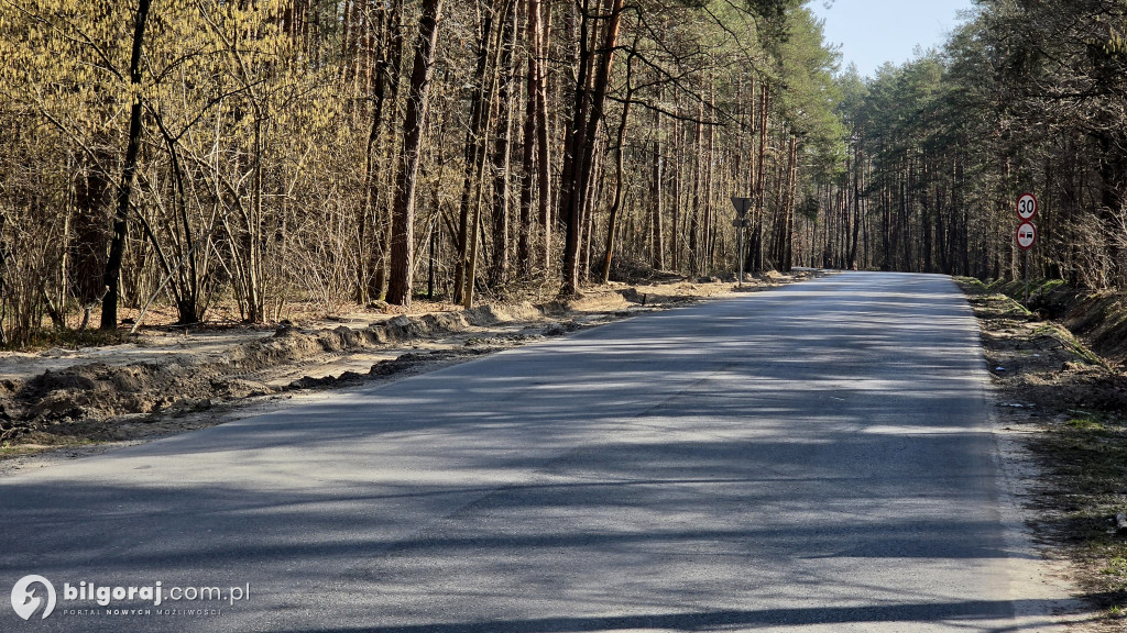 Wiosna. Kontynuowane są prace inwestycyjne na drodze powiatowej