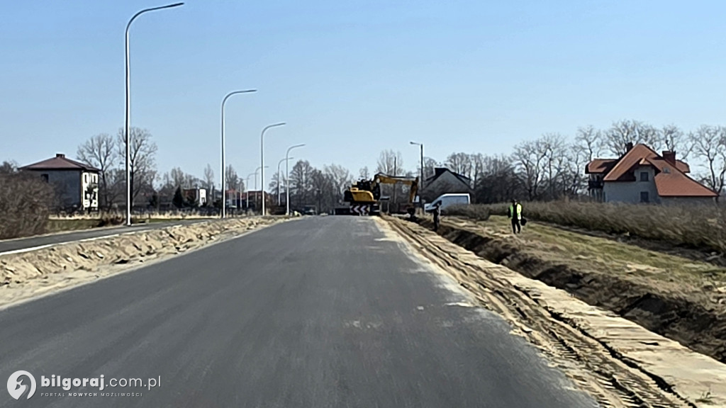Wiosna. Kontynuowane są prace inwestycyjne na drodze powiatowej