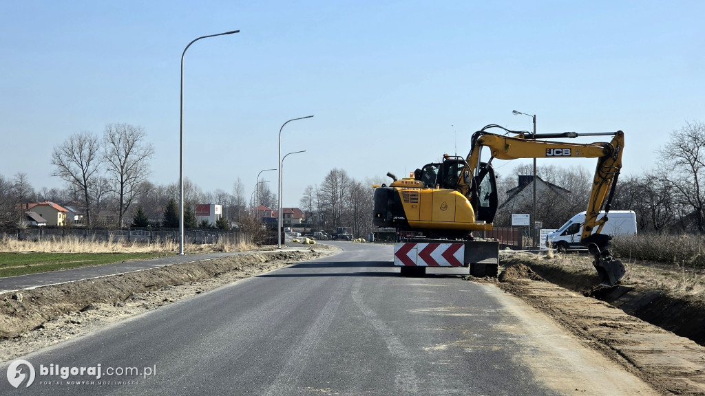 Wiosna. Kontynuowane są prace inwestycyjne na drodze powiatowej