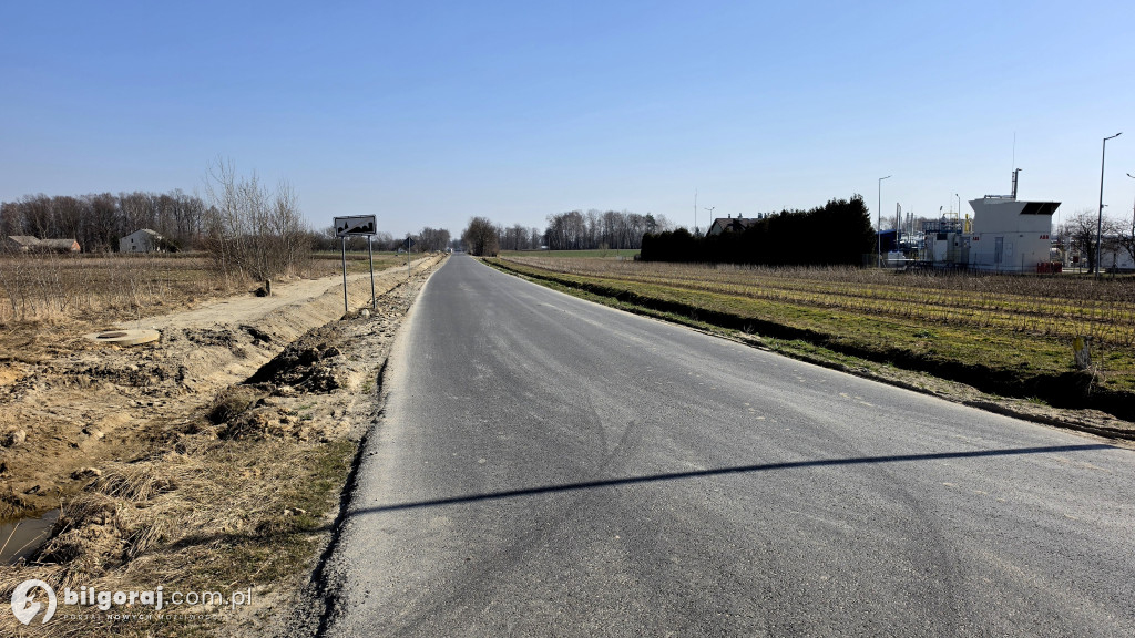 Wiosna. Kontynuowane są prace inwestycyjne na drodze powiatowej