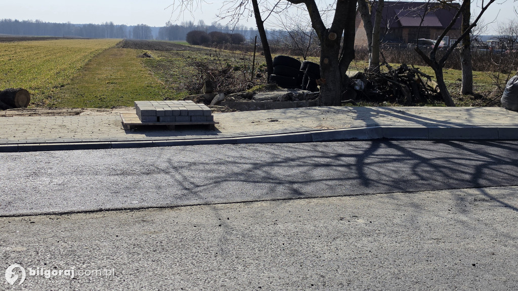 Wiosna. Kontynuowane są prace inwestycyjne na drodze powiatowej