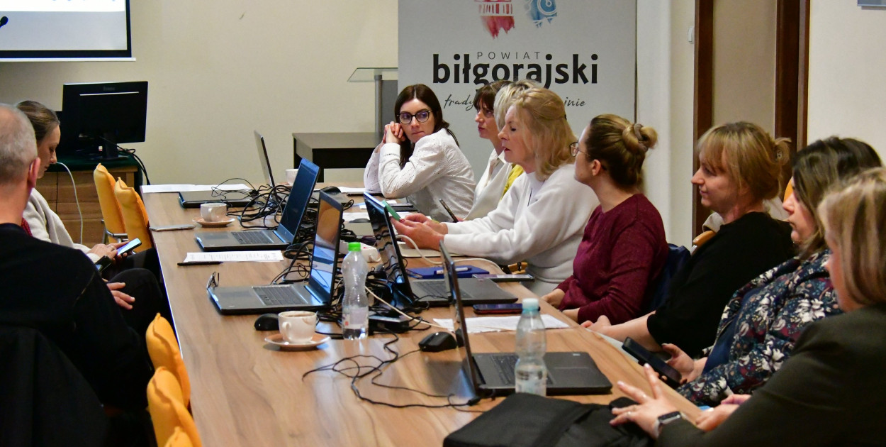 Cyfrowa rewolucja w Starostwie. NGO z powiatu biłgorajskiego uczą się pracy z AI