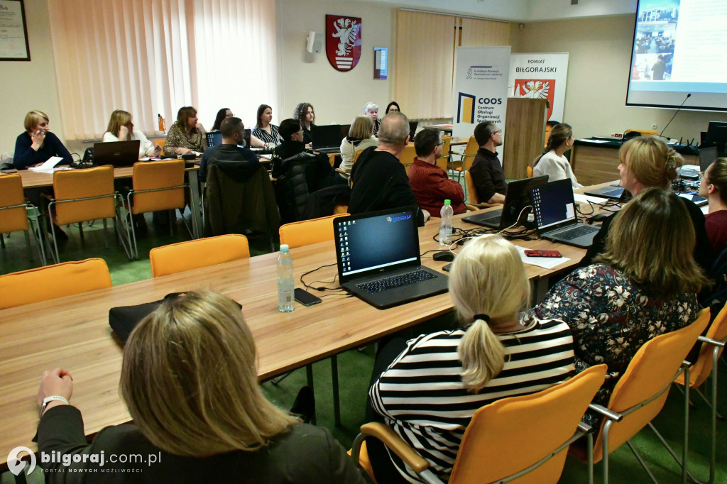 Cyfrowa rewolucja w Starostwie. NGO z powiatu biłgorajskiego uczą się pracy z AI