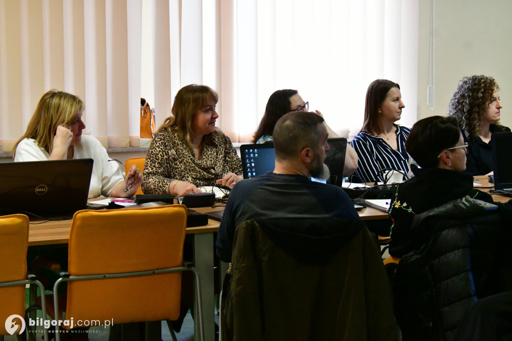 Cyfrowa rewolucja w Starostwie. NGO z powiatu biłgorajskiego uczą się pracy z AI