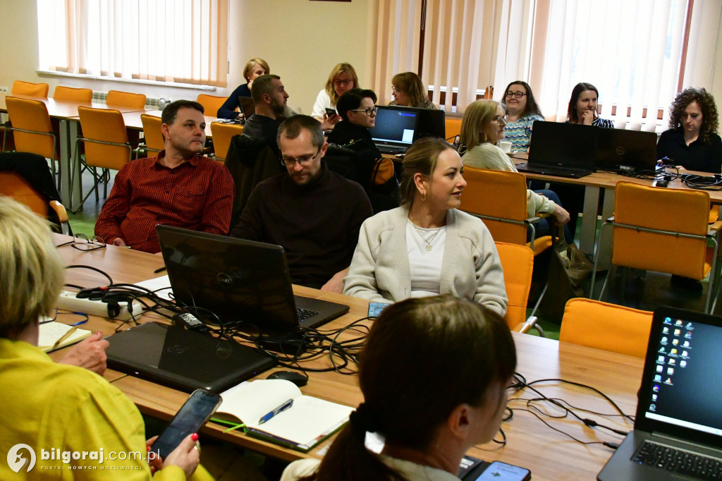 Cyfrowa rewolucja w Starostwie. NGO z powiatu biłgorajskiego uczą się pracy z AI