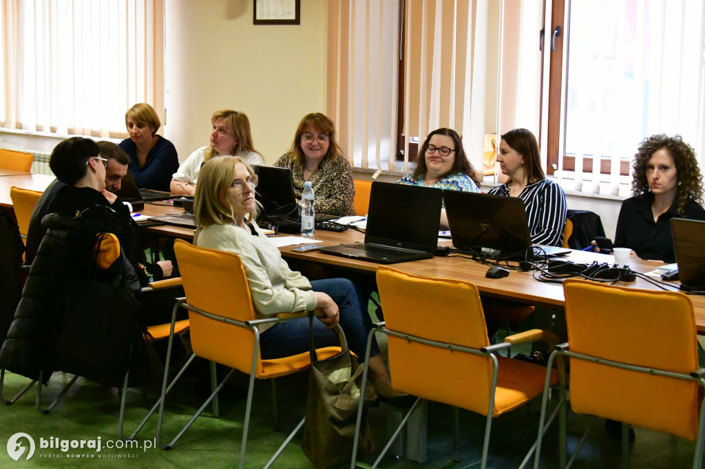 Cyfrowa rewolucja w Starostwie. NGO z powiatu biłgorajskiego uczą się pracy z AI