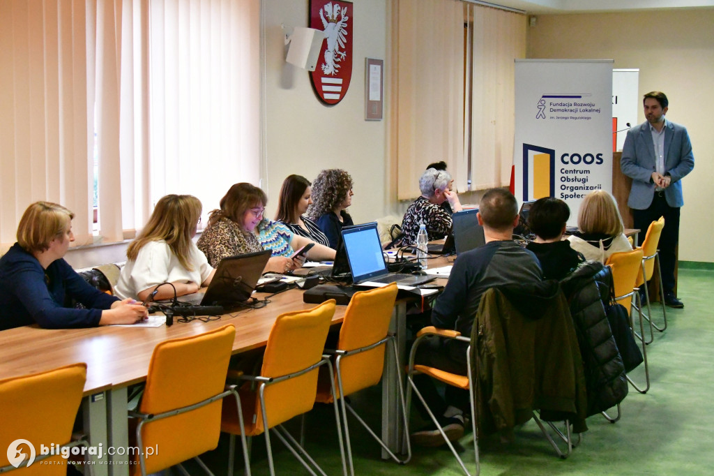 Cyfrowa rewolucja w Starostwie. NGO z powiatu biłgorajskiego uczą się pracy z AI