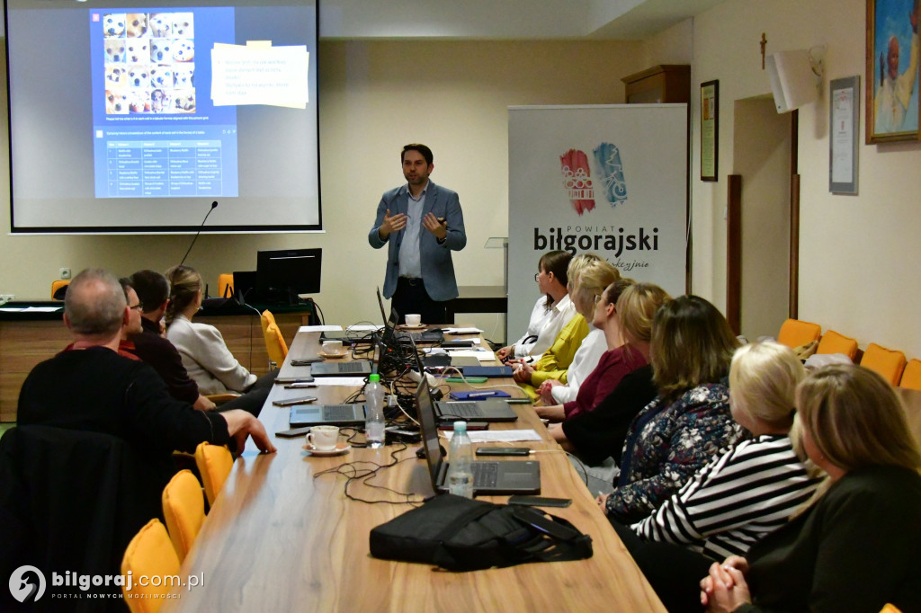 Cyfrowa rewolucja w Starostwie. NGO z powiatu biłgorajskiego uczą się pracy z AI
