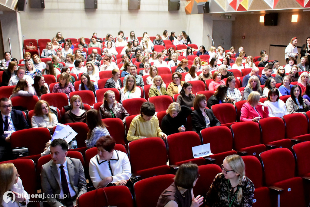 Biłgoraj Niebieski dla Autyzmu: Wiedza, która zmienia perspektywę i kruszy bariery