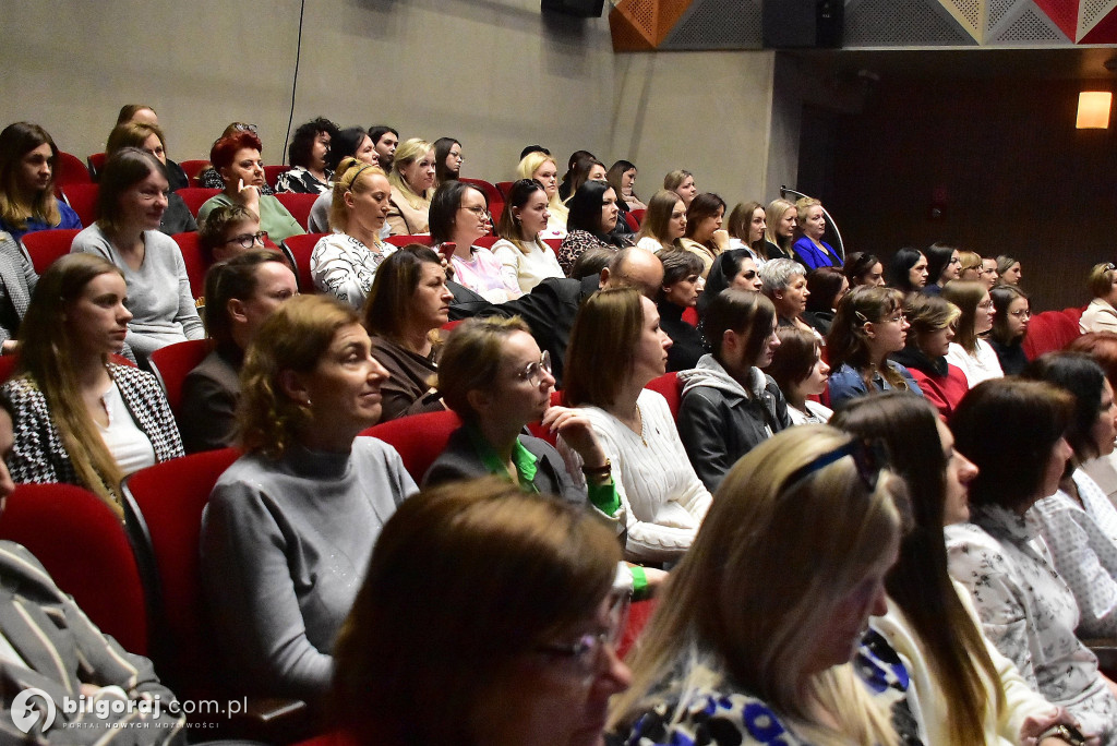 Biłgoraj Niebieski dla Autyzmu: Wiedza, która zmienia perspektywę i kruszy bariery