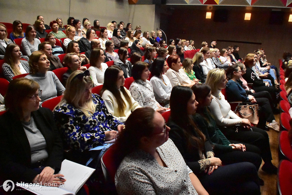 Biłgoraj Niebieski dla Autyzmu: Wiedza, która zmienia perspektywę i kruszy bariery