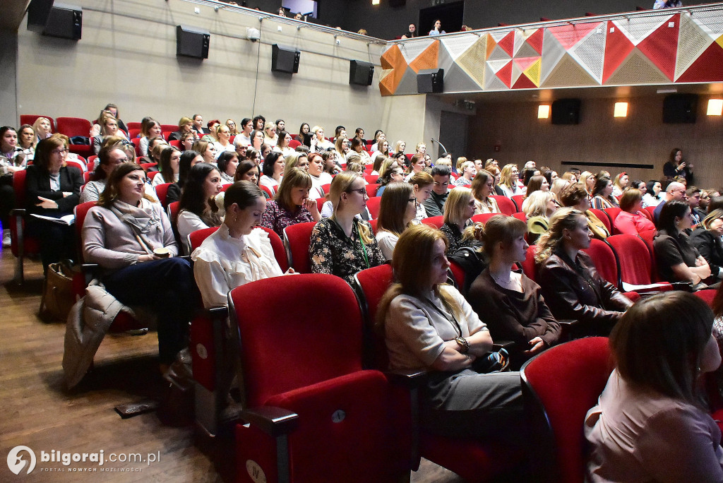 Biłgoraj Niebieski dla Autyzmu: Wiedza, która zmienia perspektywę i kruszy bariery