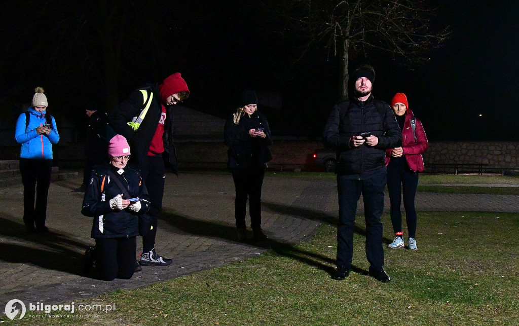 Ekstremalne wyzwanie wiary. Kilkaset osób wyruszyło z Biłgoraja na nocny szlak EDK